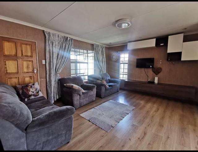 3 BEDROOM HOUSE FOR SALE IN ALBERTSDAL